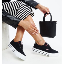 Černé dámské tenisky se silnou podrážkou Cross Jeans černá 1