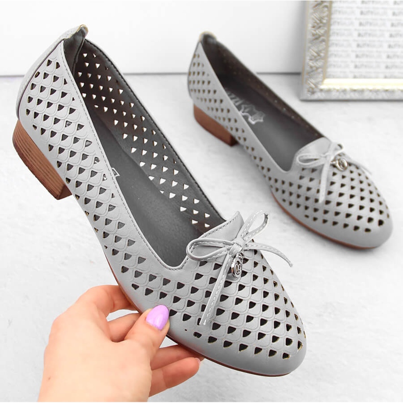 Dámské prolamované boty na nízkém podpatku šedé Jezzi ASA178-5 šedá 1 Dámské prolamované boty na nízkém podpatku šedé Jezzi ASA178-5 šedá 1