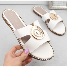 Dámské bílé žabky na nízkém podpatku Potocki 08302 bílý 1 Dámské bílé žabky na nízkém podpatku Potocki 08302 bílý 1