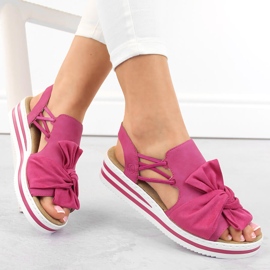 Pohodlné dámské fuchsiové sandály na platformě Rieker V0256-31 růžový 1 Pohodlné dámské fuchsiové sandály na platformě Rieker V0256-31 růžový 1