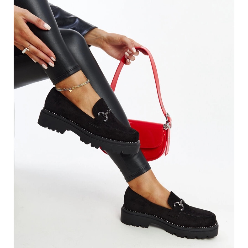 Černé kožené boty s ozdobnou přezkou černá 1