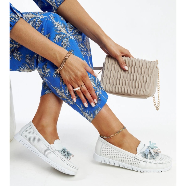 Bílé kožené mokasíny Aune s třásněmi bílý 1