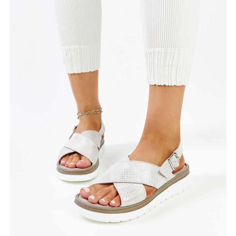 Stříbrné kožené sandály na platformě Ithar šedá 1 Stříbrné kožené sandály na platformě Ithar šedá 1