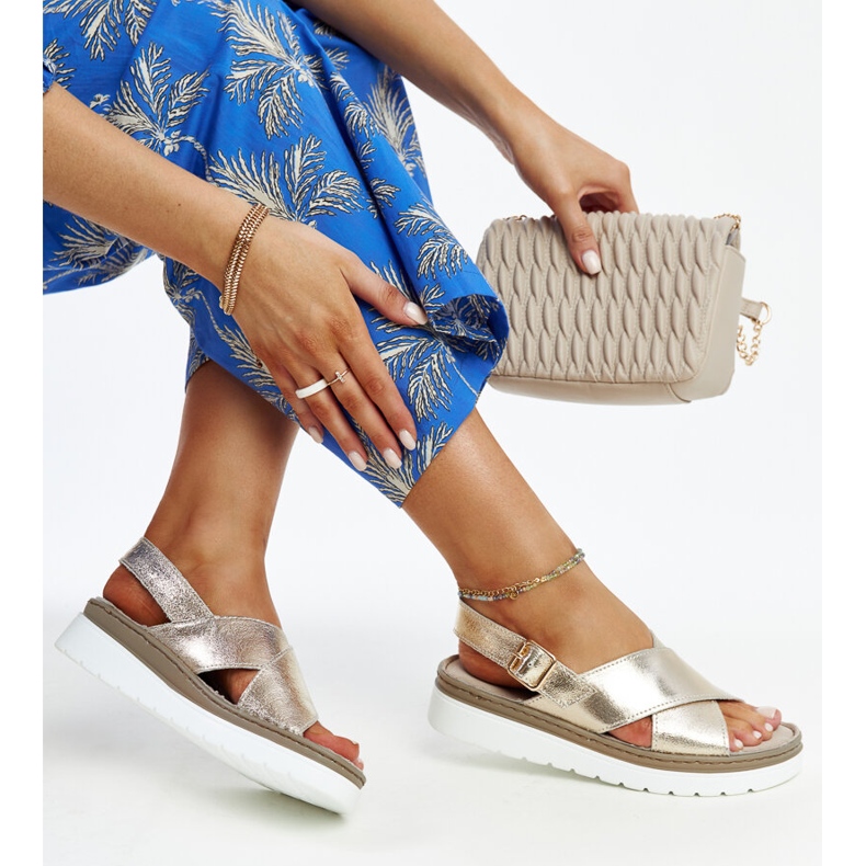 Zlaté kožené sandály na platformě Ithar zlatý 1