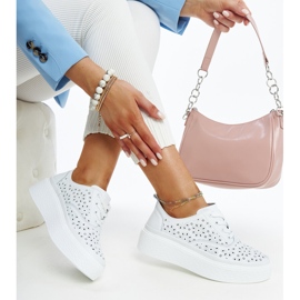 Modré kožené boty s ozdobnou přezkou bílý 1