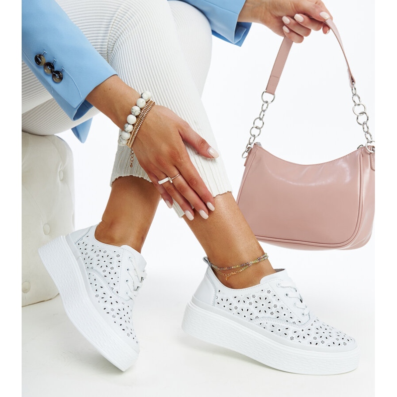 Modré kožené boty s ozdobnou přezkou bílý 1