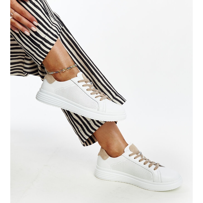 Bílé a béžové kožené boty bílý 1