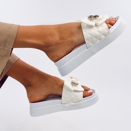 Žabky Brandis White zlatého medvídka bílý 1