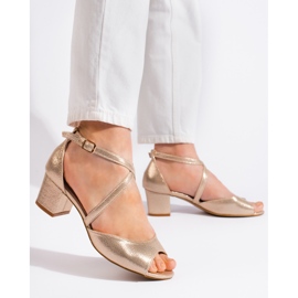 Goodin Dámské zlaté sandály na nízkém podpatku zlatý 2 Goodin Dámské zlaté sandály na nízkém podpatku zlatý 2