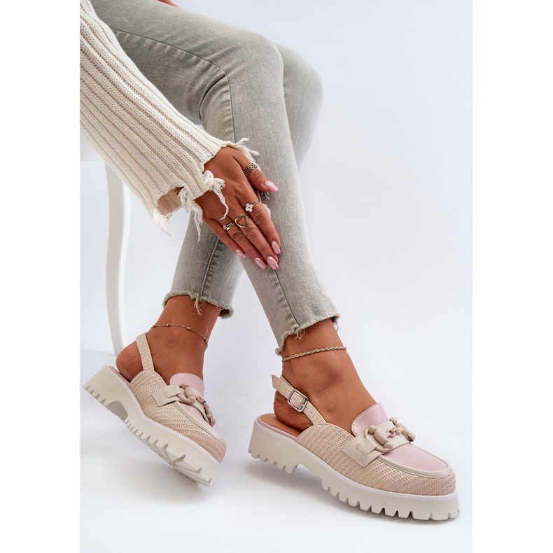 S.Barski Dámské sandály na plochém podpatku s ozdobou Béžová D&amp;A MR38-656 béžový 2