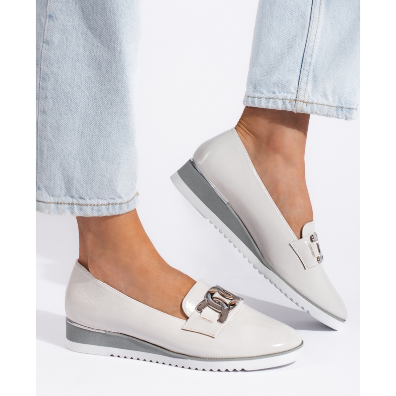 Goodin Páni bílých žen na nástupišti 1