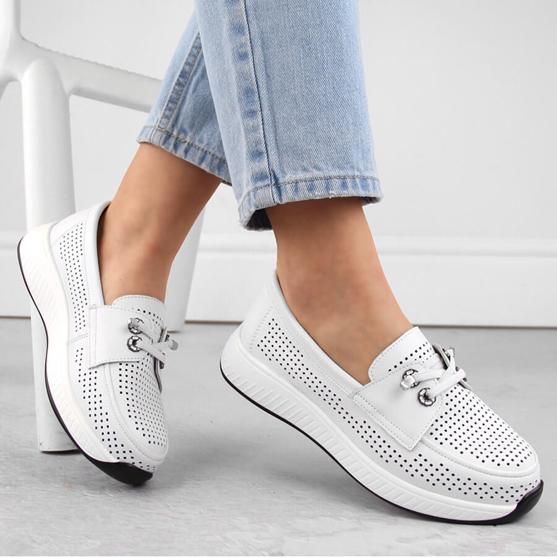 Kožené dámské boty, prolamované slip-on mokasíny, bílé Artiker 54C1752 bílý 1