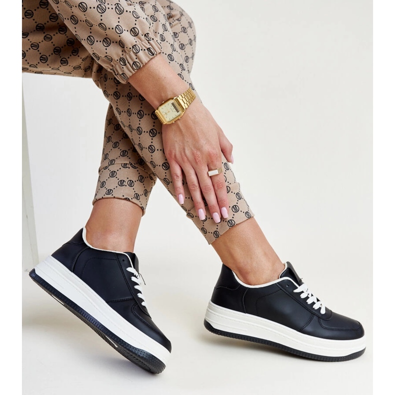 Černé tenisky na platformě Cvita černá 1