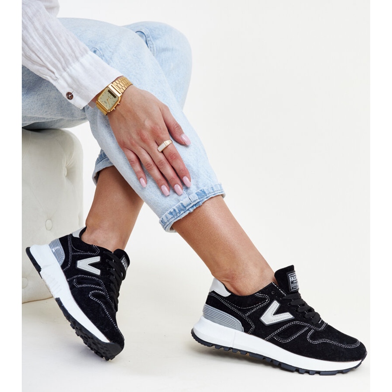 Černé tenisky se silnější podrážkou Olonio z ekologického semiše černá 1