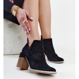 Černé zateplené asymetrické kozačky s blokem Vanja černá 1