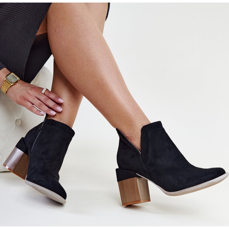 Černé zateplené asymetrické kozačky s blokem Vanja černá 2