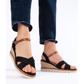 Dámské černé sandály na klínku černá 2