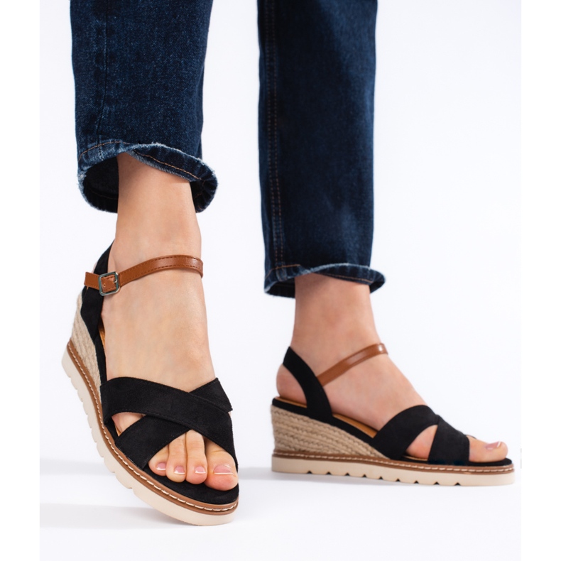 Dámské černé sandály na klínku černá 2