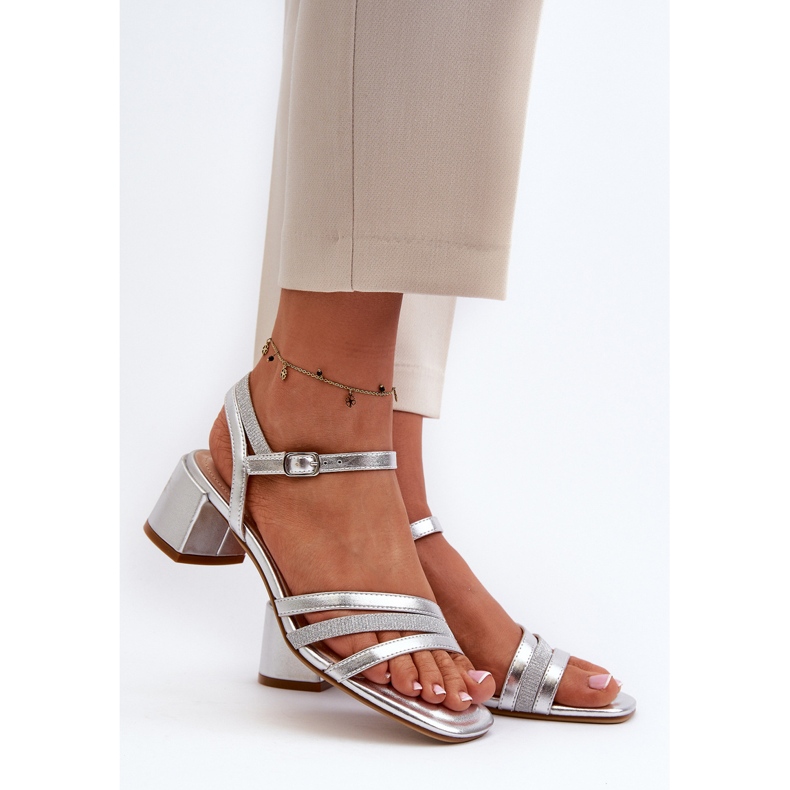 Dámské sandály na nízkém podpatku vyrobené z eko kůže Sergio Leone SK046 Silver stříbrný 2 Dámské sandály na nízkém podpatku vyrobené z eko kůže Sergio Leone SK046 Silver stříbrný 2