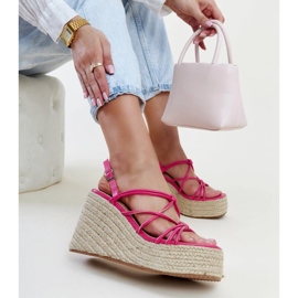 Tmavě růžové sandály na klínku Mara růžový 1 Tmavě růžové sandály na klínku Mara růžový 1