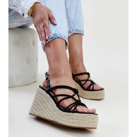 Černé sandály na klínku Mara černý 1