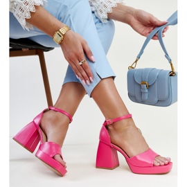 Tmavě růžové sandály na vysokém podpatku značky Vesna růžový 1