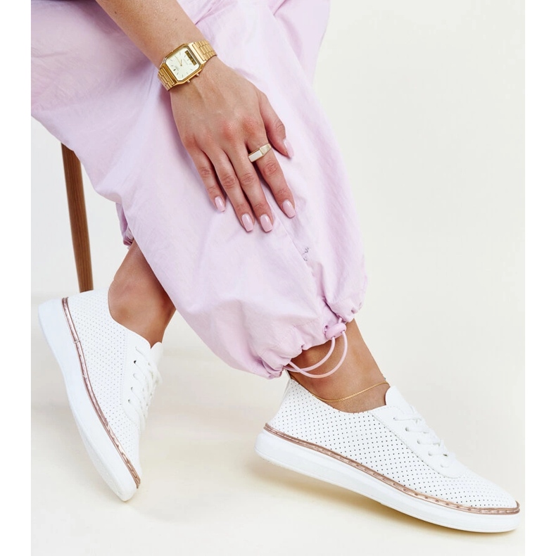 Bílé prolamované tenisky Biserka bílý 1