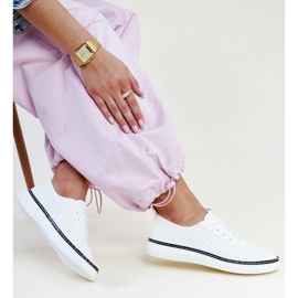 Bílé a černé prolamované tenisky Biserka bílý 1 Bílé a černé prolamované tenisky Biserka bílý 1