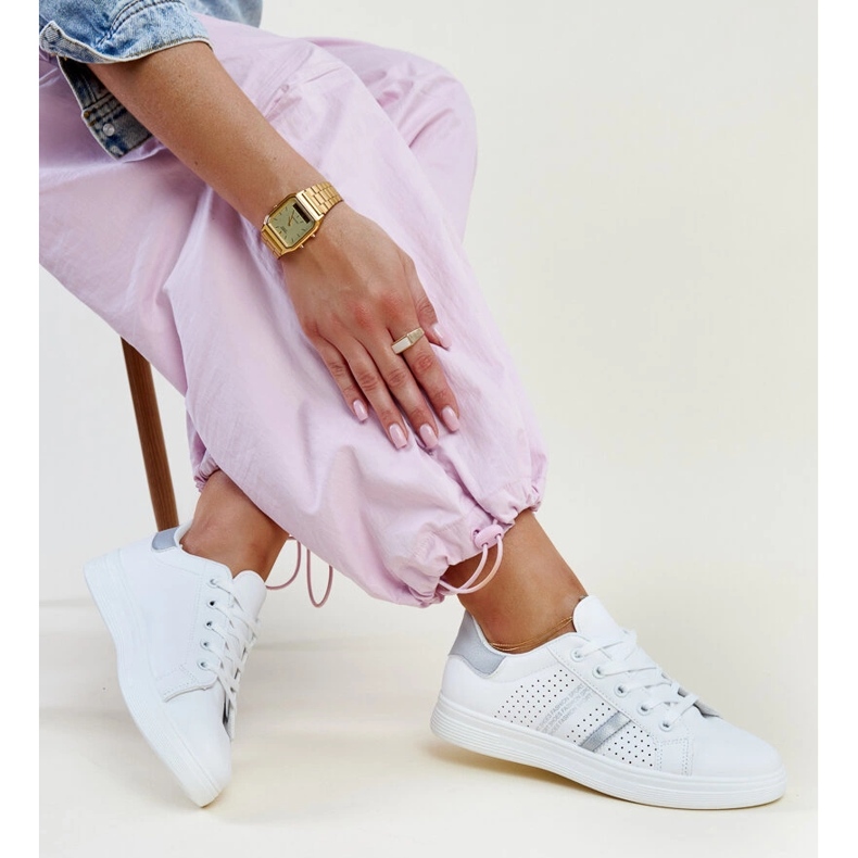 Bílé a stříbrné tenisky z eko kůže značky Berdine bílý 1