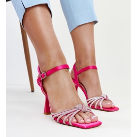 Tmavě růžové lesklé sandály na vysokém podpatku od Ankica růžový 1
