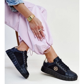 Černé kožené tenisky s masivní podrážkou Viera černá 1