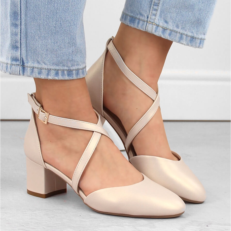 Perleťové béžové dámské páskové sandály značky Sergio Leone béžový 1