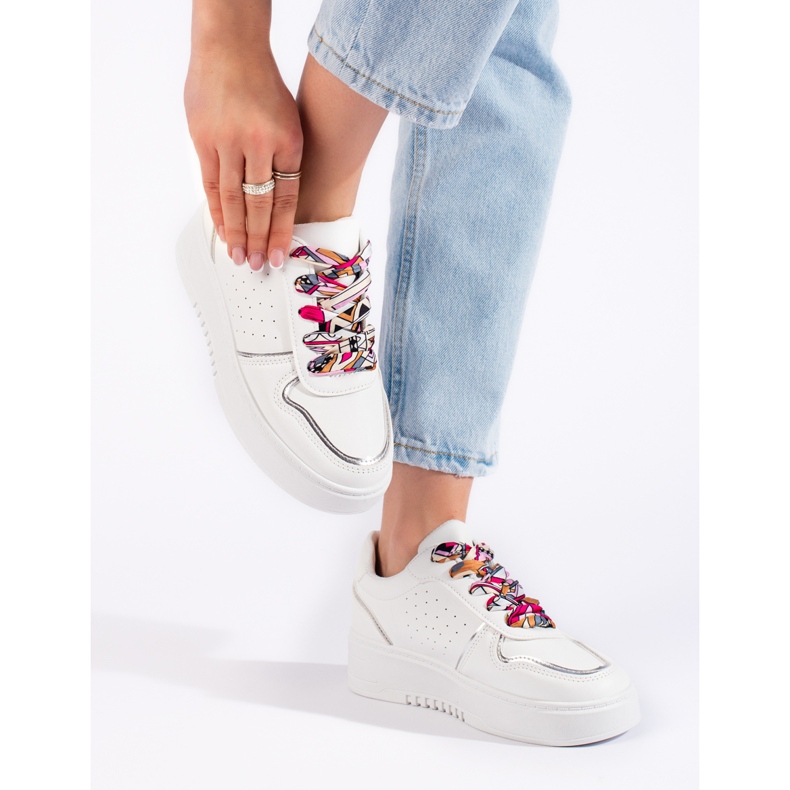 Bílé dámské tenisky se zavazováním stuhou bílý 1 Bílé dámské tenisky se zavazováním stuhou bílý 1