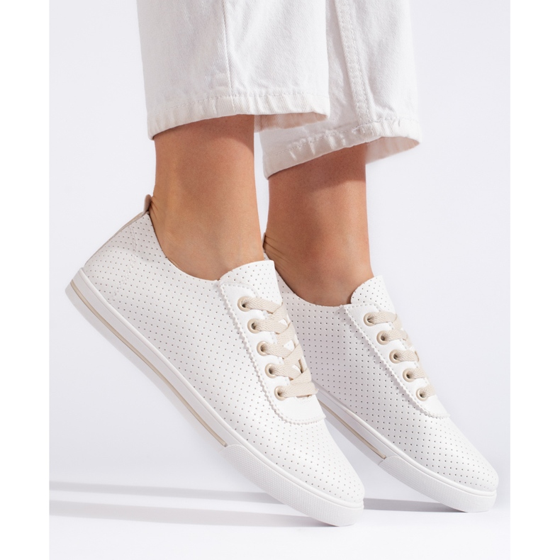 Dámské bílo-béžové prolamované tenisky bílý 1 Dámské bílo-béžové prolamované tenisky bílý 1