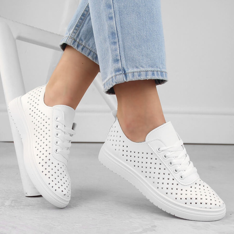 Dámská prolamovaná sportovní obuv, bílá Sabatina 0819 bílý 1