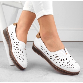 Dámské kožené prolamované slip-on boty, bílé Artiker 54C1438 bílý 1 Dámské kožené prolamované slip-on boty, bílé Artiker 54C1438 bílý 1