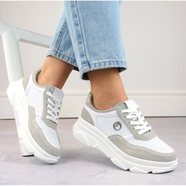 Béžové dámské kožené sportovní boty Filippo DP6108 bílý 1