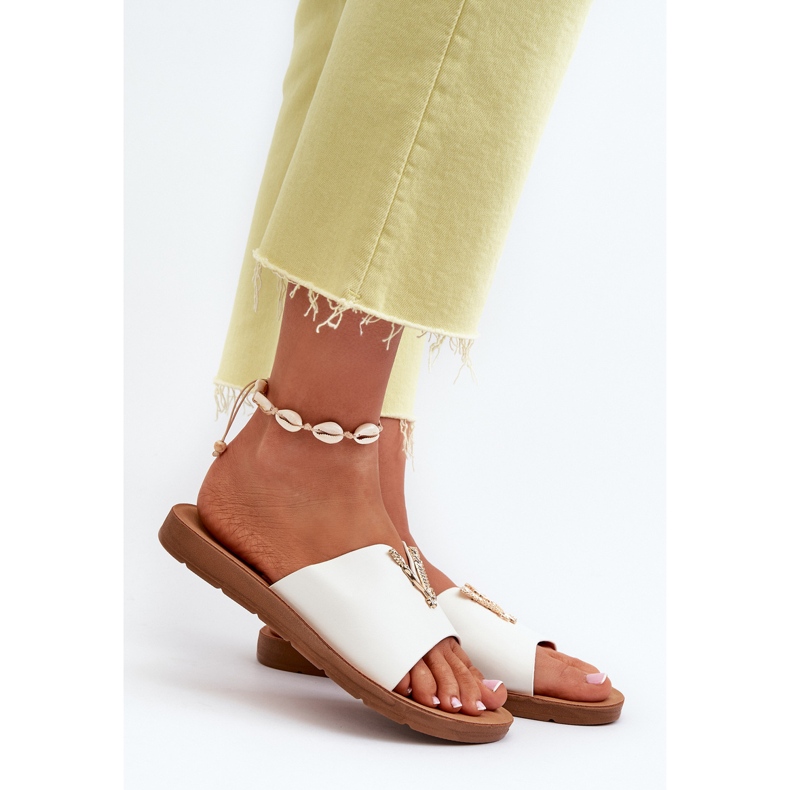 Dámské žabky na ploché podrážce se zdobením, eko kůže, bílá Makia bílý 2