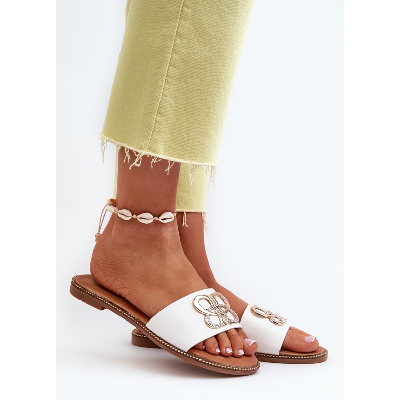 Dámské žabky se zdobením z eko kůže na plochých podpatcích, bílá Sadria bílý 2