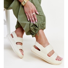 Béžové sandály Attiana béžový 1