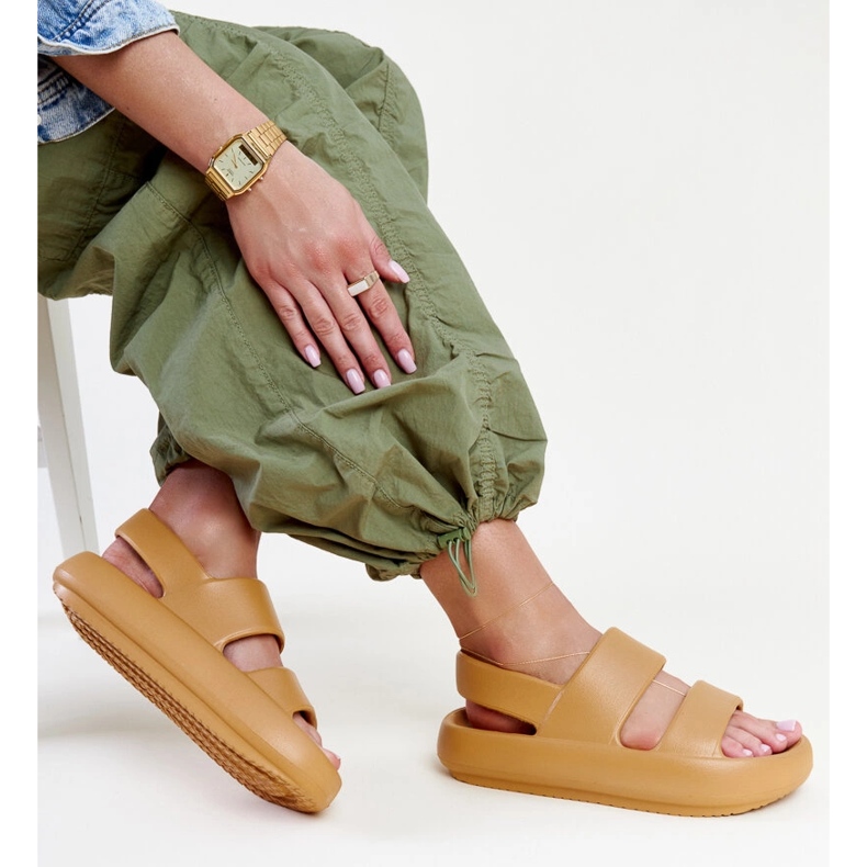 Hnědé sandály Attiana hnědý 1