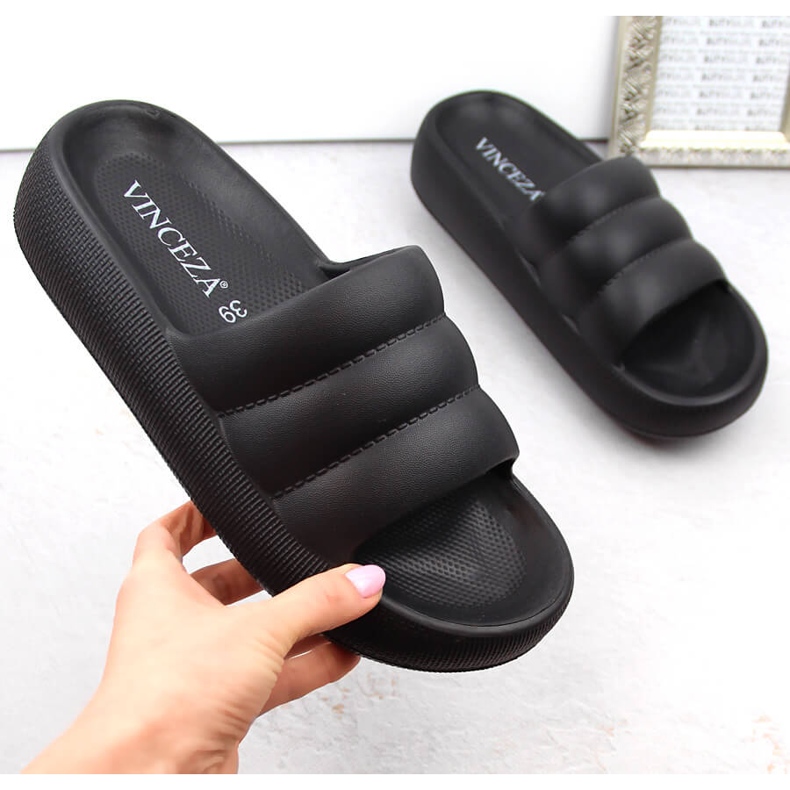 Dámské prošívané černé žabky na platformě Vinceza 75204 černá 1