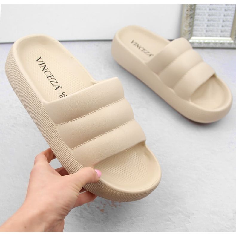 Dámské prošívané pantofle na platformě, béžové Vinceza 75204 béžový 1