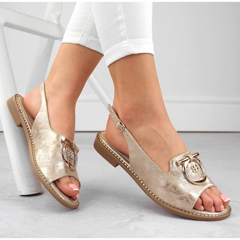 Pohodlné dámské sandály se zlatým zdobením S.Barski 053 1