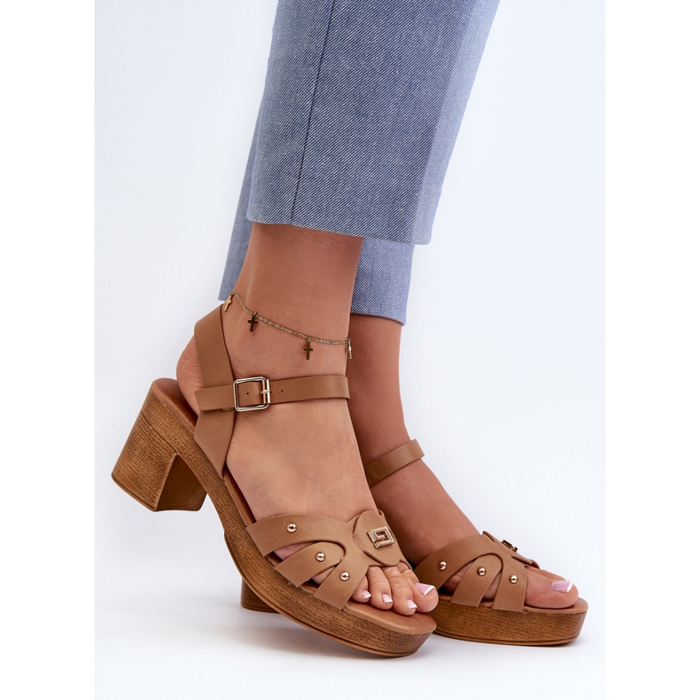 Dámské sandály na vysokém podpatku vyrobené z eko kůže, hnědé Assames hnědý 2