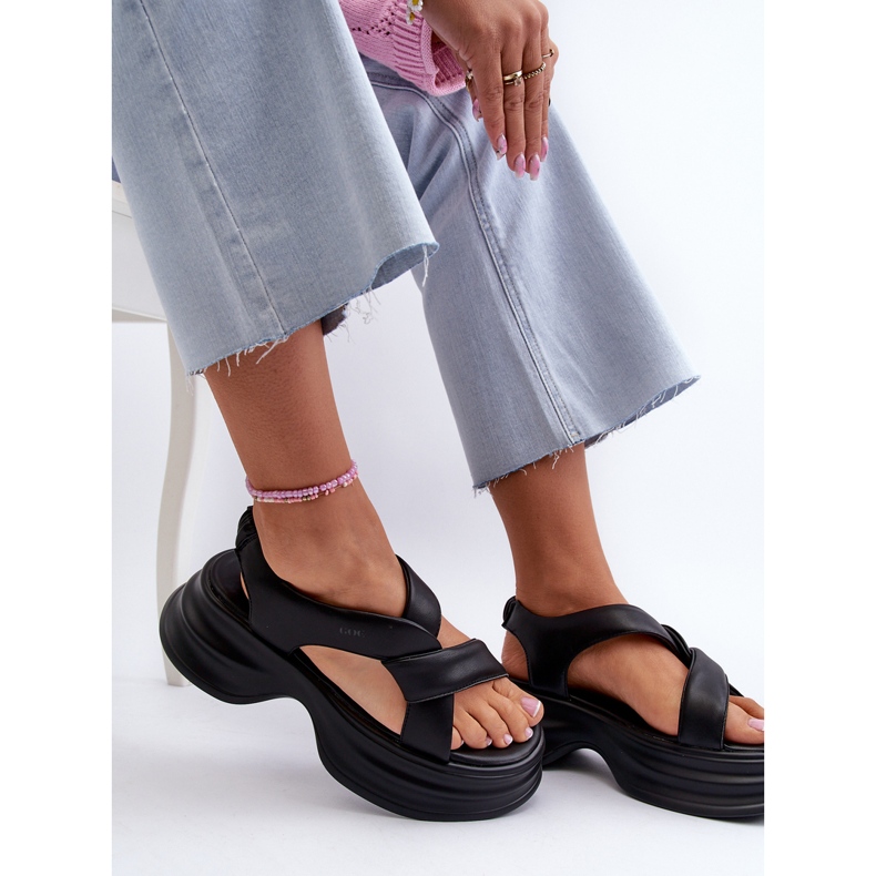 Dámské kožené sandály na robustní podrážce černé GOE NN2N4106 černá 2