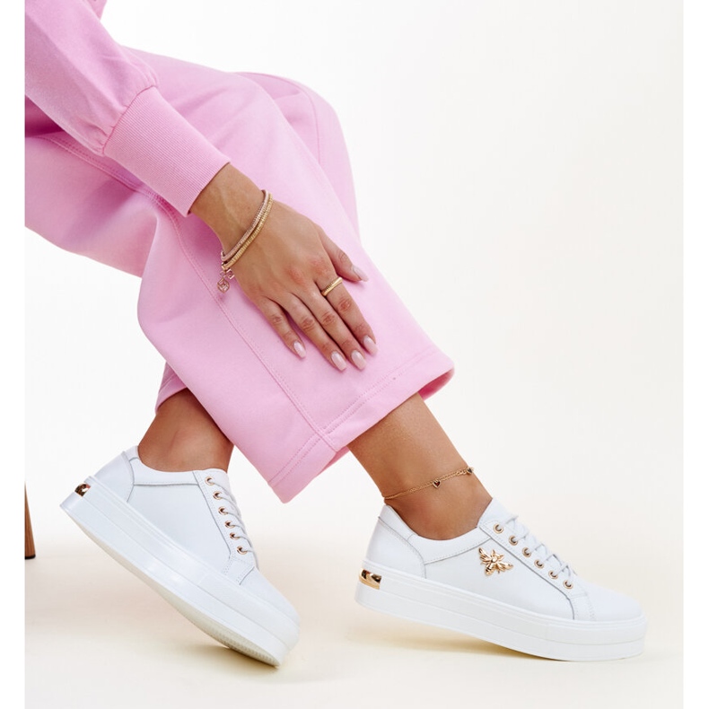 Bílé kožené tenisky se silnou Mikka podrážkou bílý 1