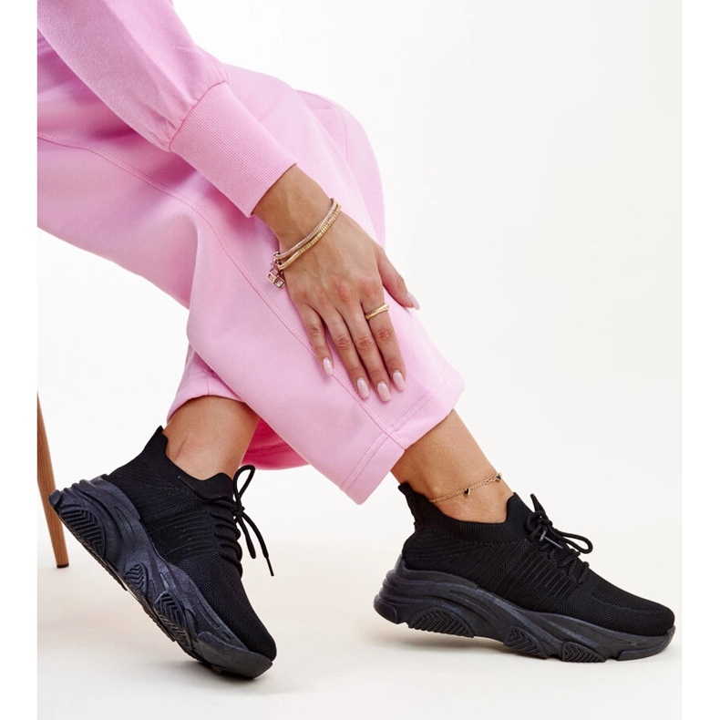 Černé tenisky s masivní podrážkou Kassi černá 1 Černé tenisky s masivní podrážkou Kassi černá 1