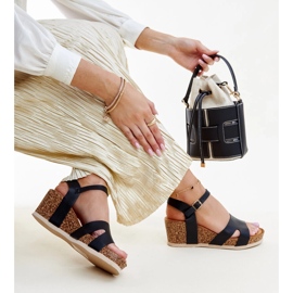 Černé korkové sandály na klínku Gabera černá 1 Černé korkové sandály na klínku Gabera černá 1