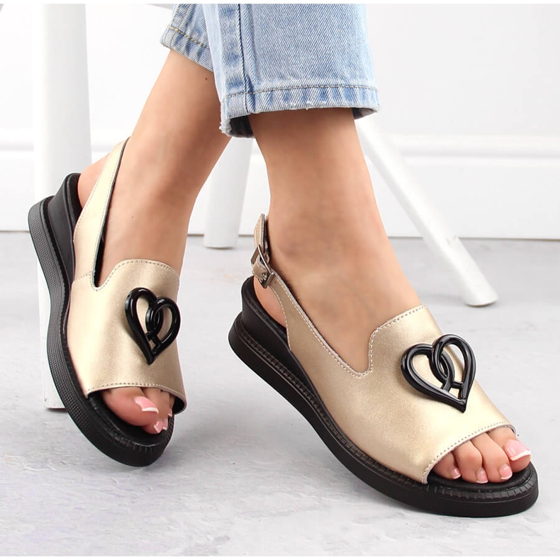 Dámské kožené sandály na klínku, zlaté Filippo DS6069 zlatý 1